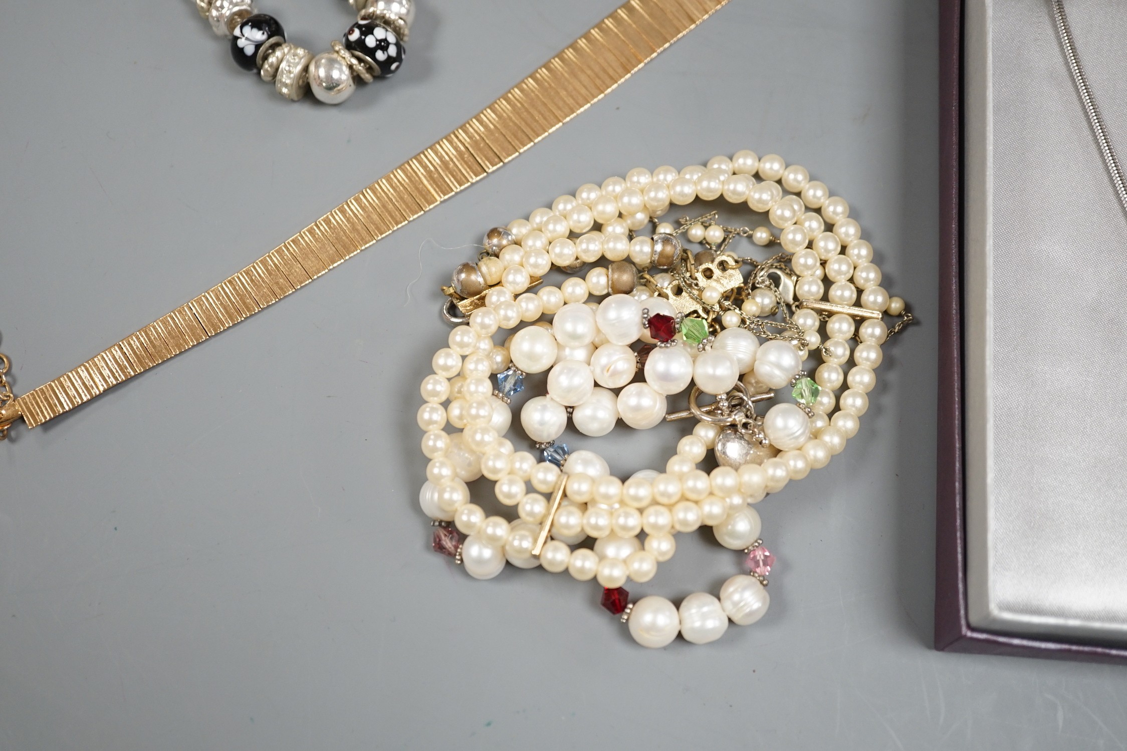 A quantity of assorted mainly modern costume jewellery and a group of coins including commemorative.